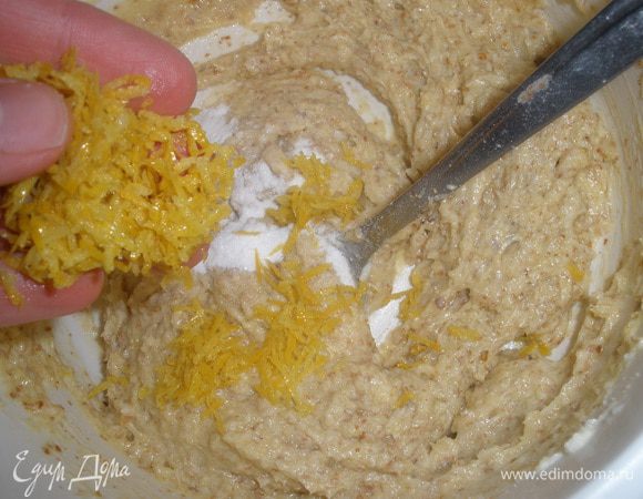 Ввести лимонную цедру и все перемешать. Эта смесь и есть франжипан. 