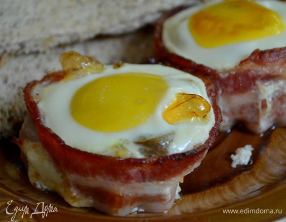 Готовые гнезда аккуратно вытаскиваем и выкладываем на тарелку.Подаем горячим.