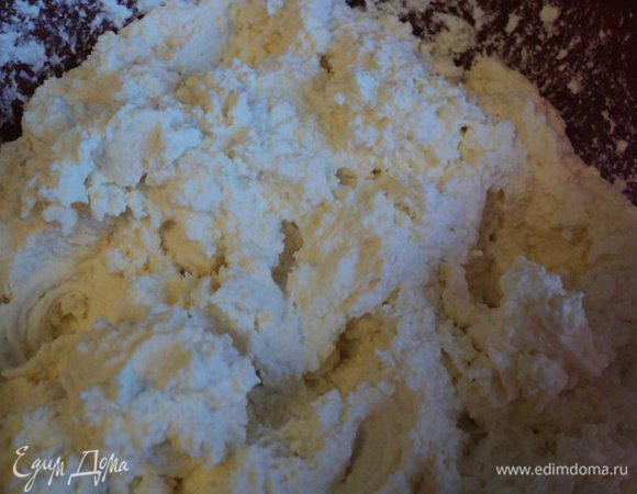 Творог ( у меня базарный) протереть через сито или блендером измельчить в однородную гладкую массу.