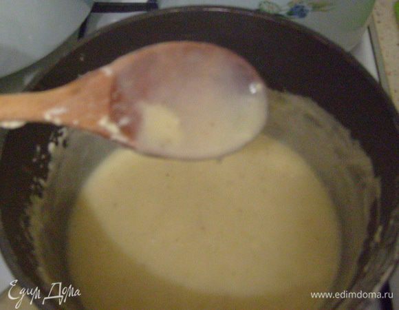 Вначале смесь будет по консистенции похожа на сгущеное молоко...
