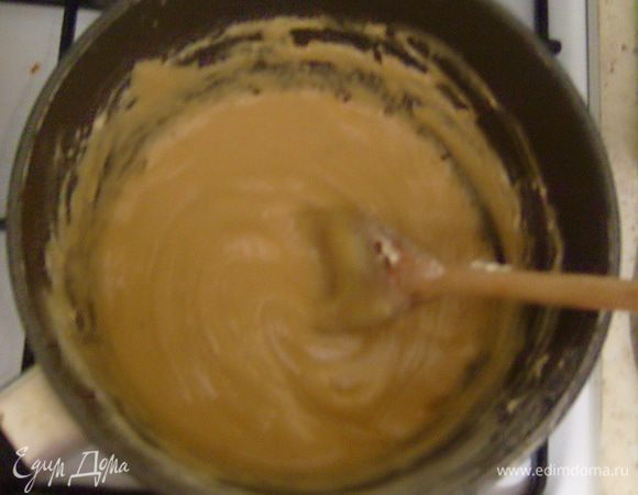 ... (готовила поздно вечером, поэтому фото не очень качественные). Карамель приготовлена, когда масса начнет отделяться от стенок кастрюли