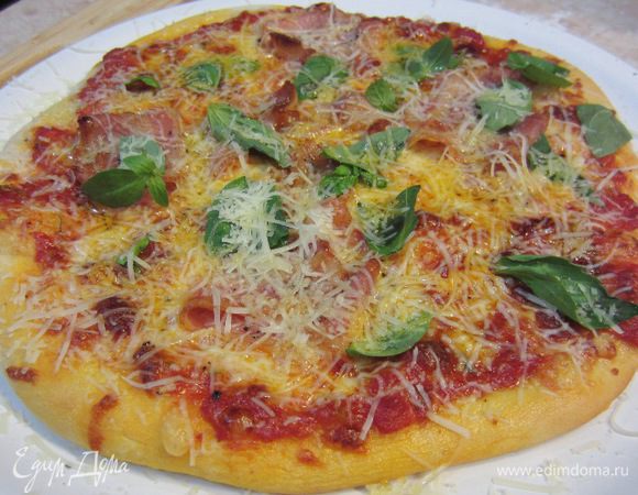 Все приемы и методики по приготовлению  теста, соуса, запекания и пр. описаны в предыдущем рецепте Пицца Четыре сыра по адресу: http://www.edimdoma.ru/retsepty/41033-pitstsa-chetyre-syra-s-testom-ot-dzheymi-olivera. Поэтому коснемся только другого состава начинки.