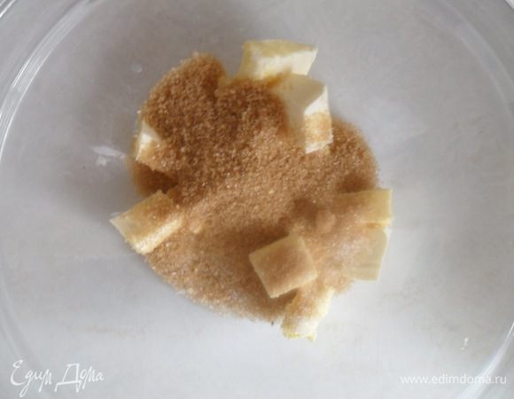 Взбить масло с сахаром, добавить яйцо и еще раз взбить.
