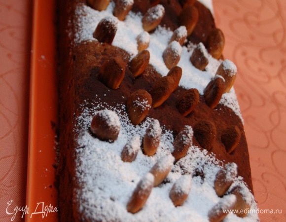 Остывший кекс вынуть из формы. Присыпать какао или сахарной пудрой по желанию. 