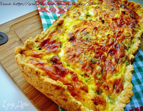 Поставить запекаться пирог на 30-40 минут, в предварительно разогретую духовку до 180гр.