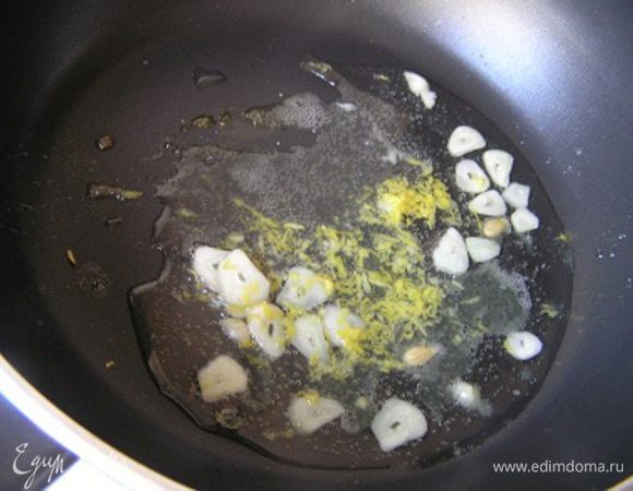 добавить цедру и сок лимона,