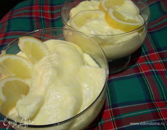 Разливаем ее по бокалам, украшаем по вкусу (у меня дольки лимона) и подаем. Приятного аппетита))