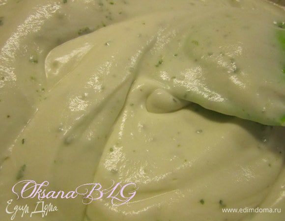 Суфле разделить на три части. Первую добавить ванилин, во второю измельченную мяту.