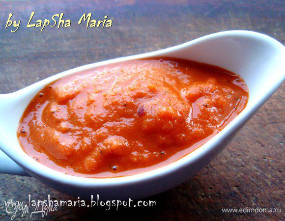 Попробуйте соус и проверьте его на соль, при необходимости подсолите ещё.  Готовый соус пробейте в блендере до однородного состояния.