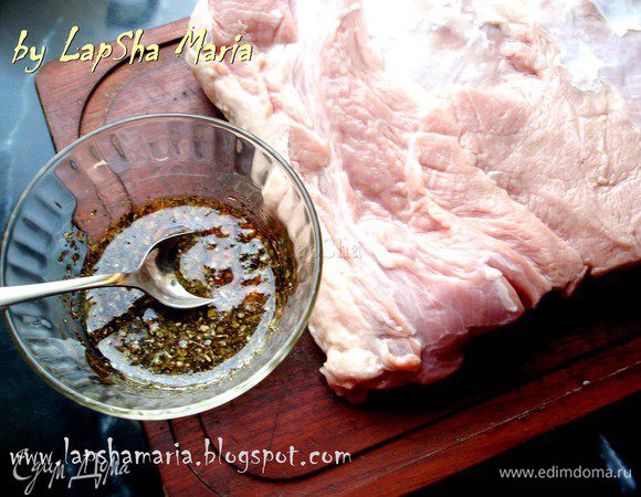 Телячьи ребрышки хорошо помыть и просушить бумажным полотенцем.