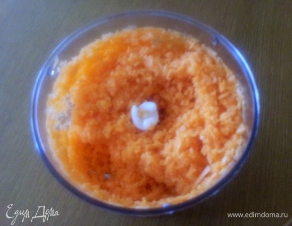 Натереть морковь на терке, (я перемолола в блендаре).