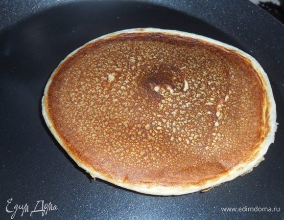 Выпекаем на хорошо разогретой антипригарной сковороде без масла, 1 мин с каждой стороны.
