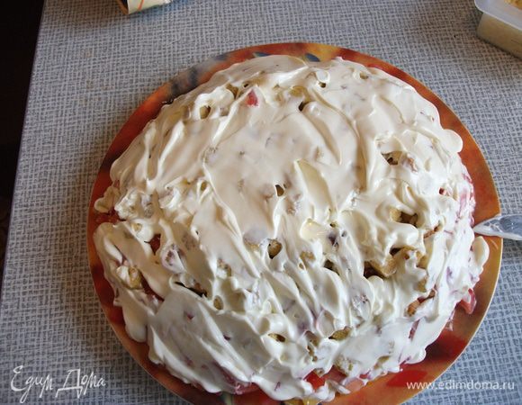 4-ый слой:Сухарики, смазать майонезом.
