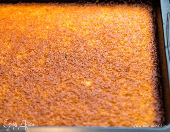 Испечь корж из рисовой муки и хлопьев по рецепту http://www.edimdoma.ru/retsepty/40996-pirozhnoe-tvorozhnoe. Разрезать корж на 2 части. Испечь корж из рисовой муки и хлопьев по рецепту http://www.edimdoma.ru/retsepty/40996-pirozhnoe-tvorozhnoe. Разрезать корж на 2 части.