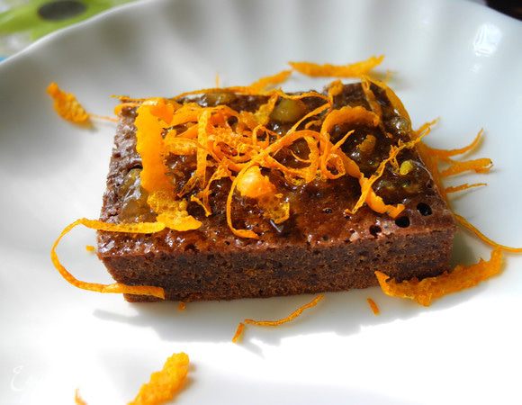 Сверху намазала апельсиновым джемом и украсила цедрой. 