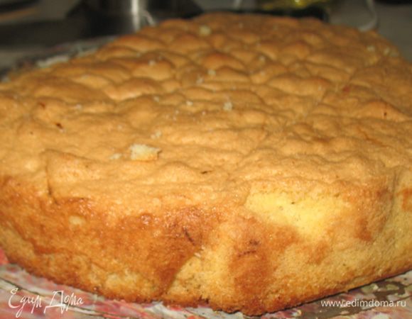 Бисквитный корж был приготовлен по рецепту Евы http://www.edimdoma.ru/retsepty/31180-biskvit-sekret-prigotovleniya-pechenie-savoyardi. Только готовила 2 порцию и немного увеличила количество муки, чтобы был немного плотнее.