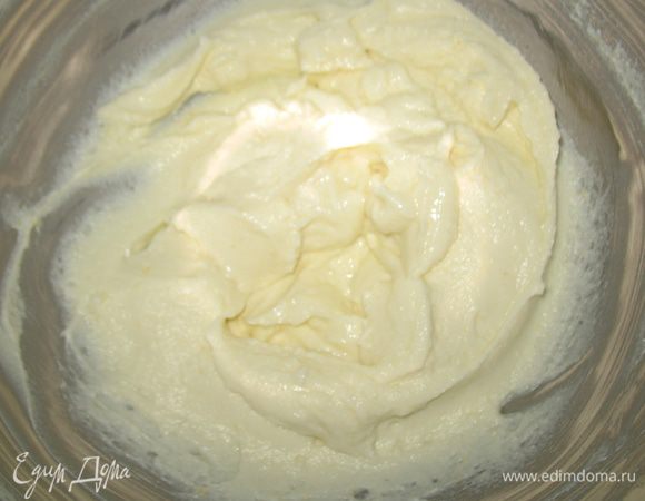 Готовим творожную начинку. Смешать оставшийся сахар, творог, цедру и сок  лимона.