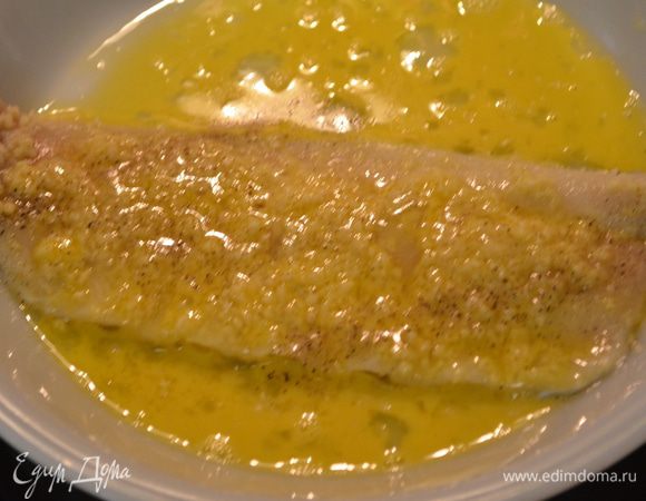 Затем обмакнем в яичной массе.