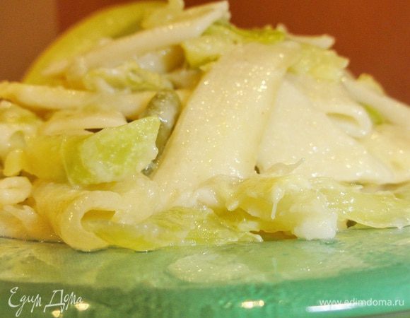 Добавьте зелень, снимите с плиты и дайте постоять 2-3 минуты. Теперь можно подавать!