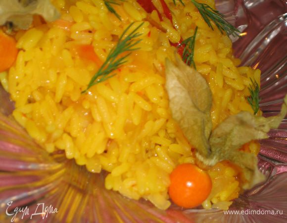 После указанного времени перемешать и рис готов. Блюдо получается насыщенного золотистого цвета, с шафрановым вкусом и тонким ароматом имбиря. Приятного аппетита