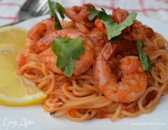 Сбрызнуть пасту оливковым маслом. Украсить свежим базиликом. Подавать немедленно!!!