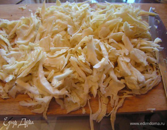 Капусту мелко нарезать