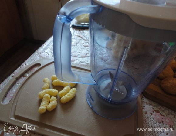 Кукурузные палочки размолоть в блендере.