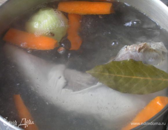 Язык я отварила по этому рецепту http://www.edimdoma.ru/retsepty/35177-varenyy-yazyk