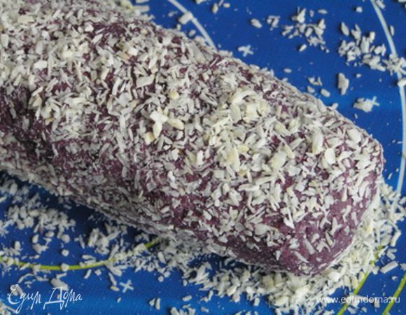 обвалять в оставшейся кокосовой стружке и убрать в морозилку на 30 минут.