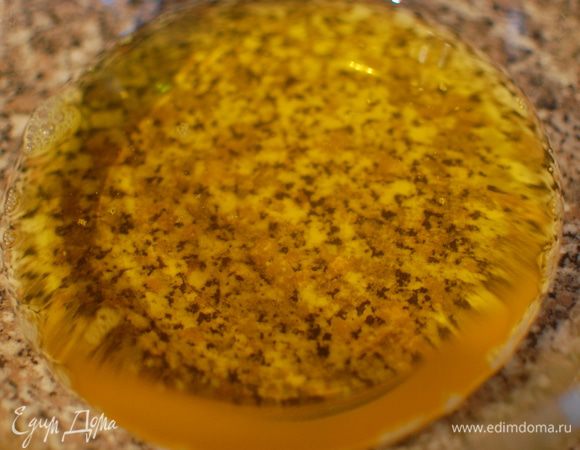 Топленое масло распустила на водяной бане.

