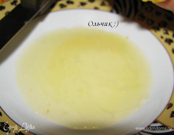 Выжимаем апельсиновый сок.