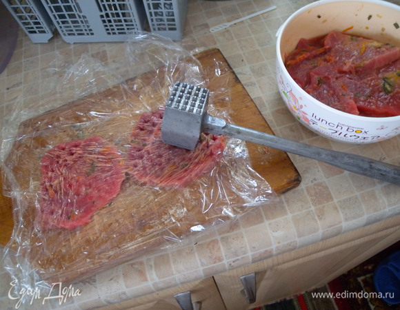 Достала и хорошо отбила. 