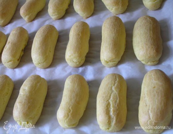 Выпекать в разогретой до 210*С духовке в течение 25-30 минут до румяного цвета. Остудить. 