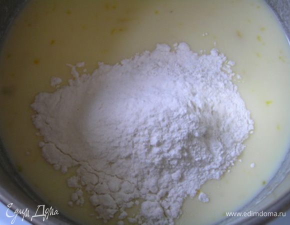 добавить муку и соль, 