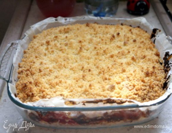 Выпекать в разогретой до 190° духовке около 40-50 минут. Охладить, не доставая из формы.

Охлаждённый крамбл достать и нарезать.
