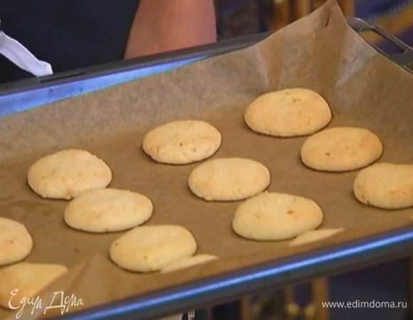 Отправить печенье в разогретую духовку на 15 минут.