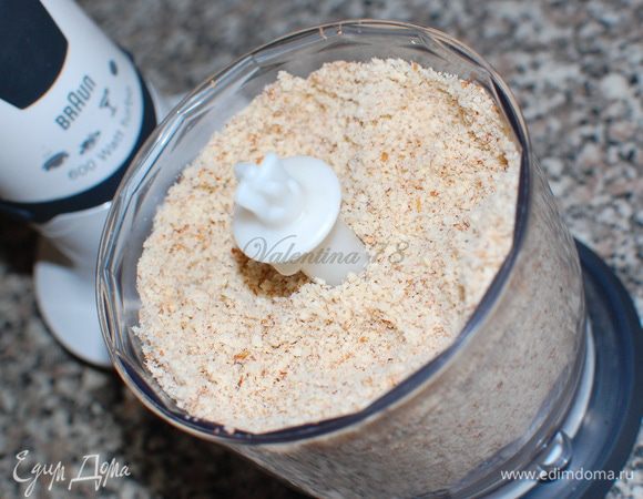 Миндаль мелко измельчила блендером.