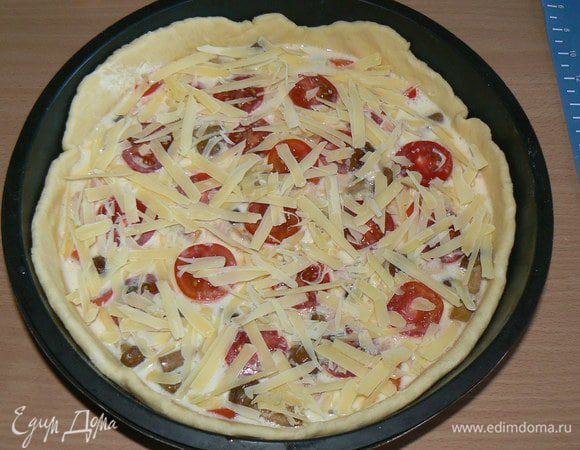 посыпать тертым сыром.Выпекать около 40 мин. при 180-200 гр.С 