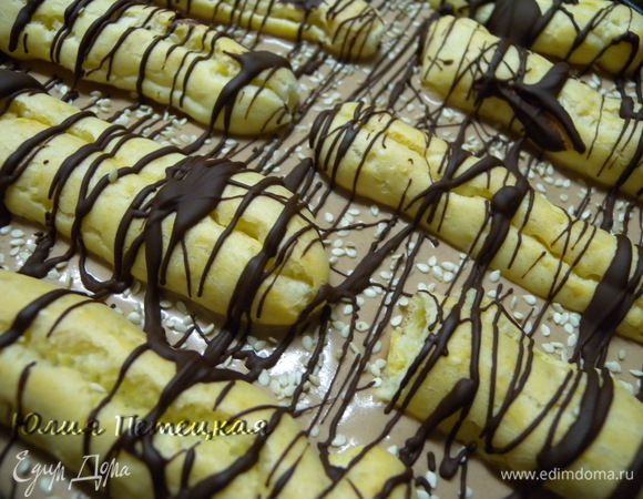 и полить растопленным шоколадом. Оставить в холодильник на пару часов. Приятного аппетита. 