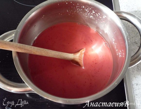 Сок от вишни, порошок для пудинга, 20г сахара и 100мл воды хорошо перемешать. 