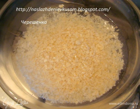 Овсяные хлопья кладем в холодную воду…