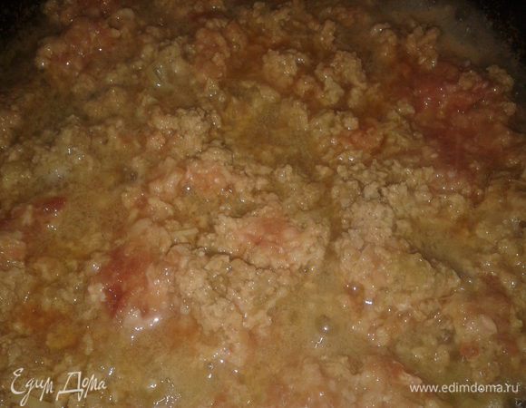 добавить фарш,у меня свинина с говядиной.жарить до готовности