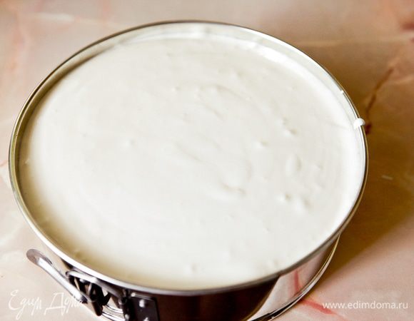 Влить оставшееся суфле. Убрать в холодильник на 3 часа.