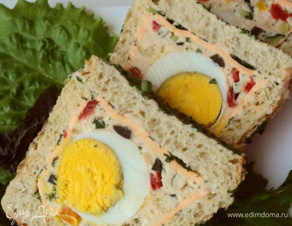 При подаче порезать хлеб  ломтиками толщиной 1.5см и можно подавать. Приятного аппетита!