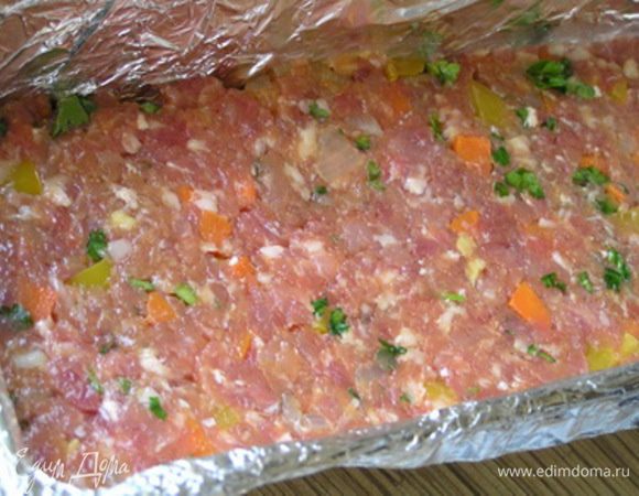 выложить отставшийся фарш, разровнять.