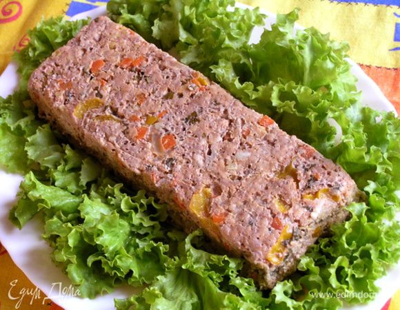 Подавать на листьях салата.