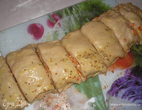 Получившуюся стопочку разрезаем на 7 частей поперек.