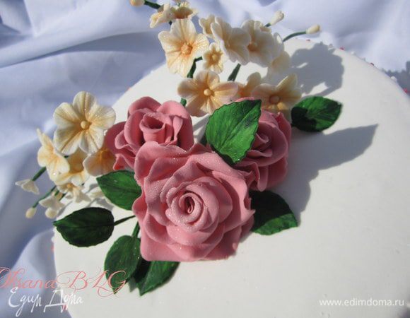 Из цветов собран букет.