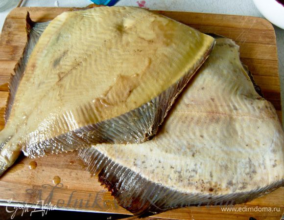 Сперва похвастаюсь :) Вот такие у меня были желтобрюхие камбалы, с которыми пришлось повозиться, но которые наградили меня икрой :) 