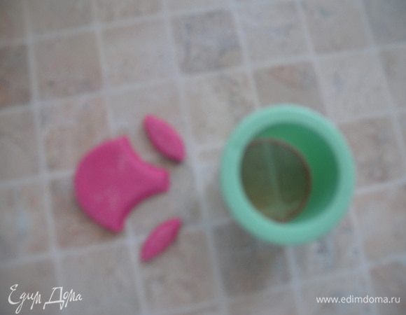 Тем же "инструментом" "откусываем" 2 краешка